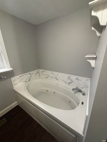 6658 W Mulberry Jefferson Road, Frankfort, IN 46041