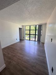 11780 SW 18th St 213, Miami, FL 33175