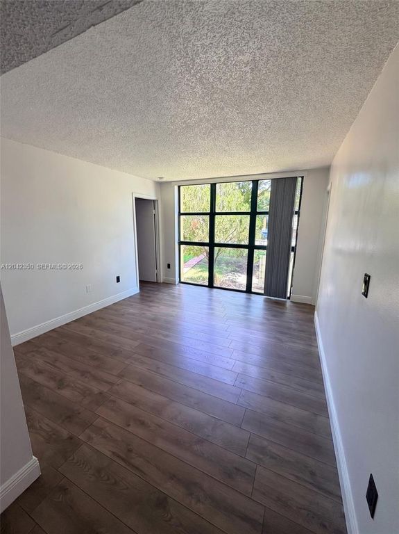 11780 SW 18th St 213, Miami, FL 33175