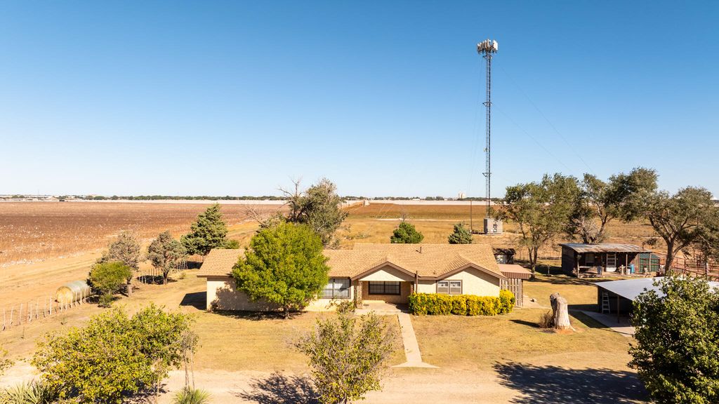 1651 Bear Road, Levelland, TX 79336