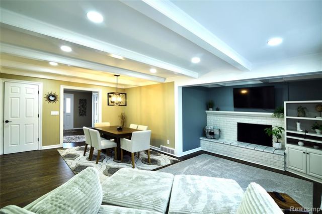 9693 Burning Tree Drive, Grand Blanc, MI 48439