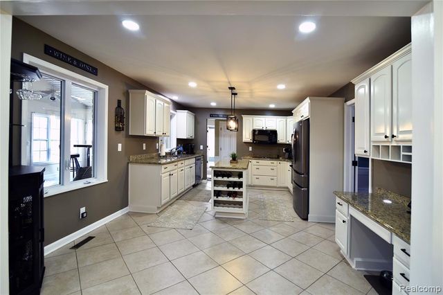 9693 Burning Tree Drive, Grand Blanc, MI 48439