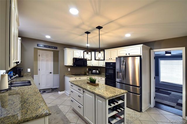 9693 Burning Tree Drive, Grand Blanc, MI 48439