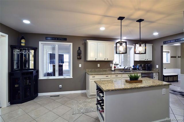 9693 Burning Tree Drive, Grand Blanc, MI 48439