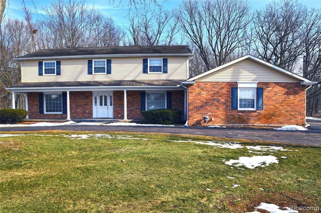 9693 Burning Tree Drive, Grand Blanc, MI 48439