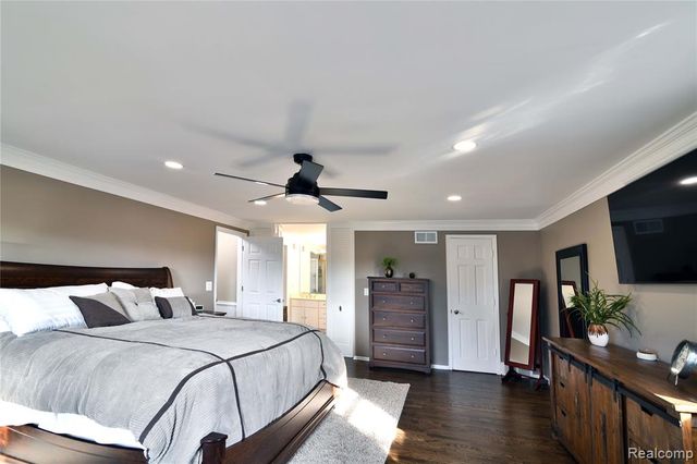 9693 Burning Tree Drive, Grand Blanc, MI 48439