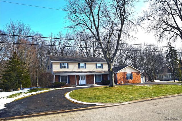 9693 Burning Tree Drive, Grand Blanc, MI 48439