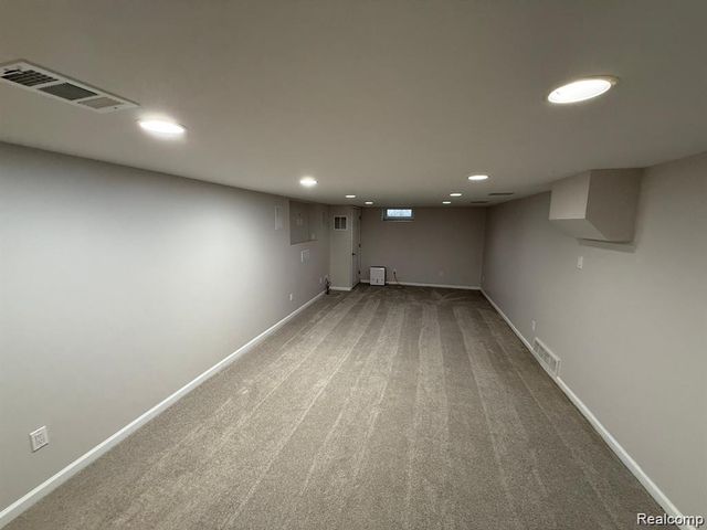 9693 Burning Tree Drive, Grand Blanc, MI 48439