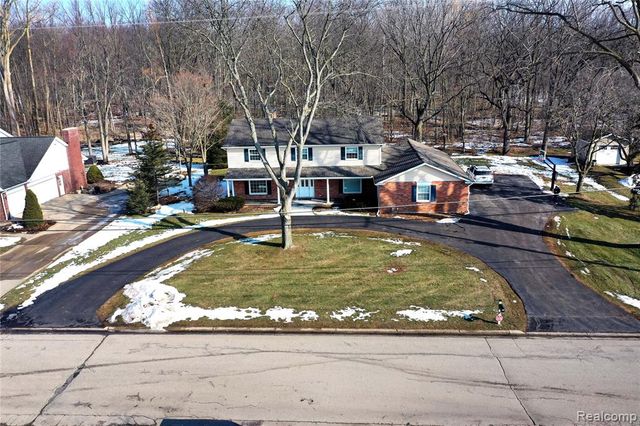 9693 Burning Tree Drive, Grand Blanc, MI 48439