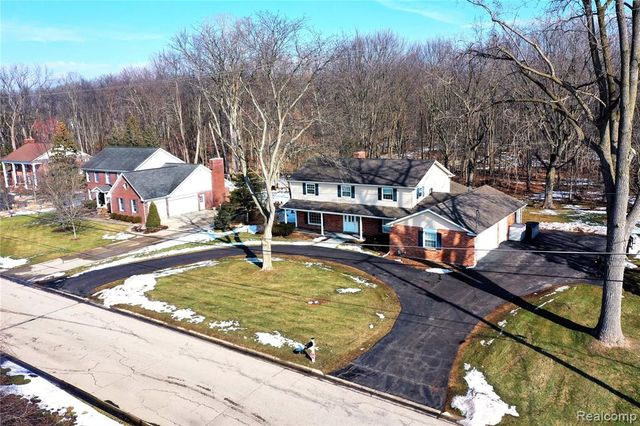 9693 Burning Tree Drive, Grand Blanc, MI 48439