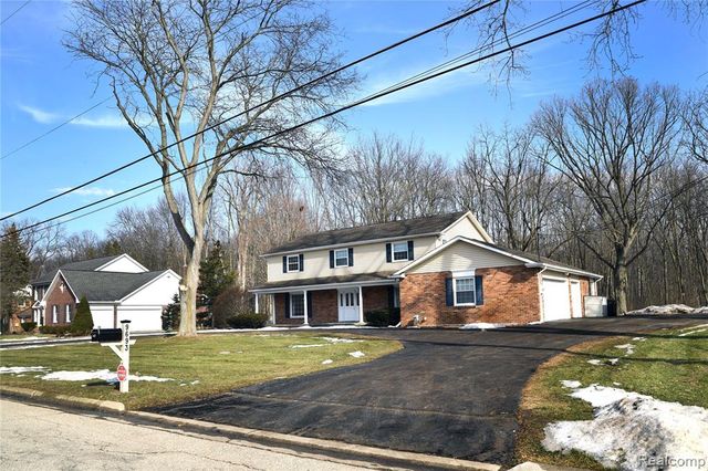 9693 Burning Tree Drive, Grand Blanc, MI 48439