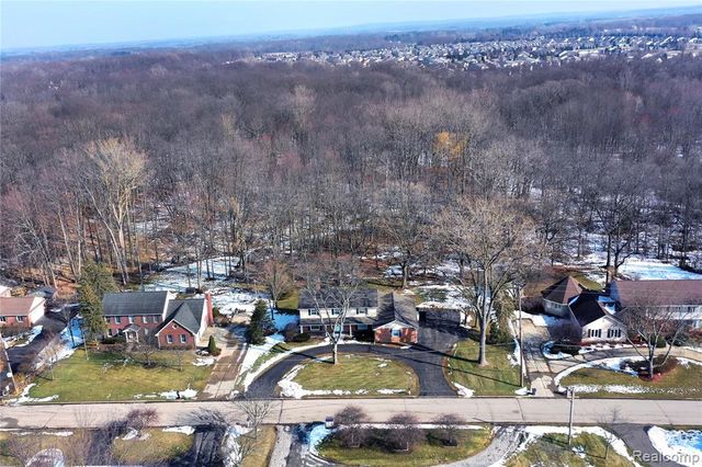 9693 Burning Tree Drive, Grand Blanc, MI 48439