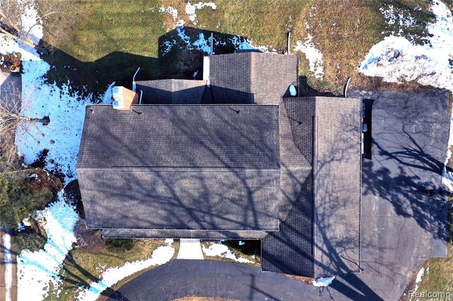 9693 Burning Tree Drive, Grand Blanc, MI 48439