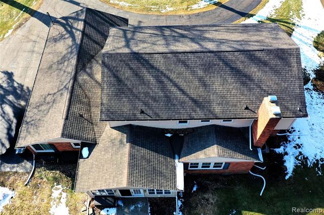 9693 Burning Tree Drive, Grand Blanc, MI 48439