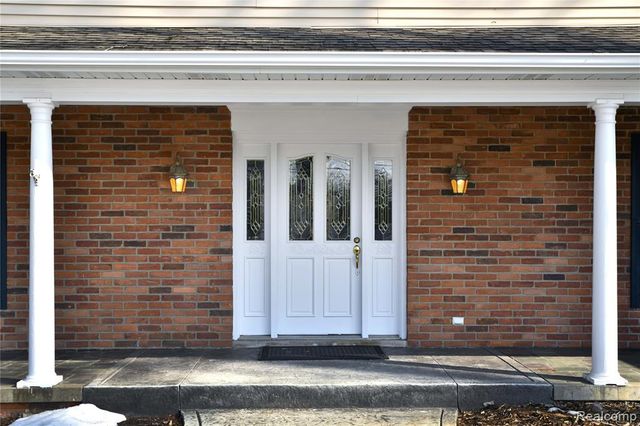 9693 Burning Tree Drive, Grand Blanc, MI 48439