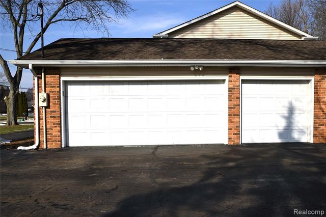 9693 Burning Tree Drive, Grand Blanc, MI 48439