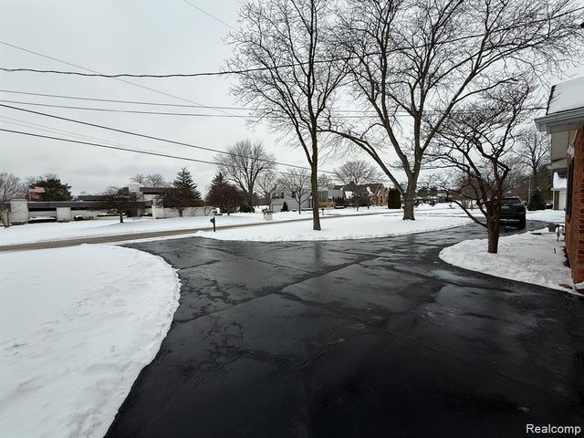 9693 Burning Tree Drive, Grand Blanc, MI 48439