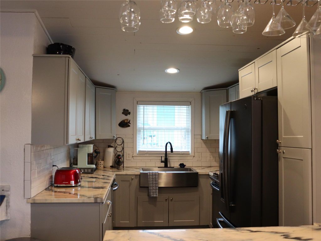 4214 Reeves Drive, Galveston, TX 77554