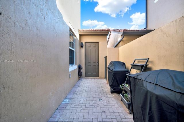 1121 SW 147th Ter, Pembroke Pines, FL 33027