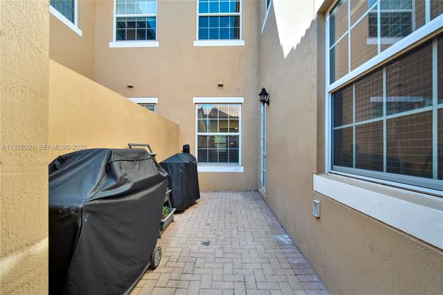 1121 SW 147th Ter, Pembroke Pines, FL 33027