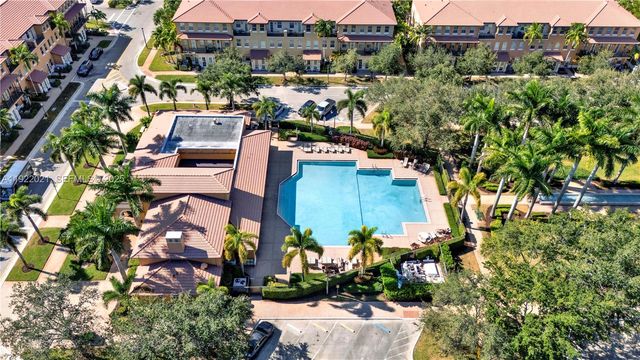 1121 SW 147th Ter, Pembroke Pines, FL 33027