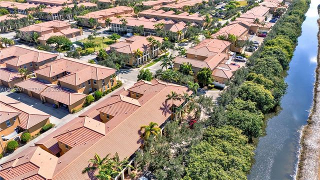 1121 SW 147th Ter, Pembroke Pines, FL 33027