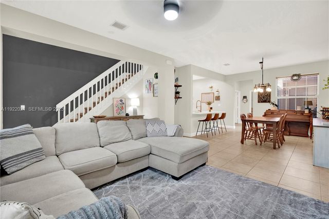 1121 SW 147th Ter, Pembroke Pines, FL 33027