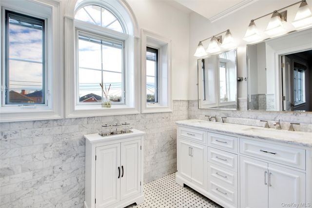 54-16 252nd Street, Little Neck, NY 11362