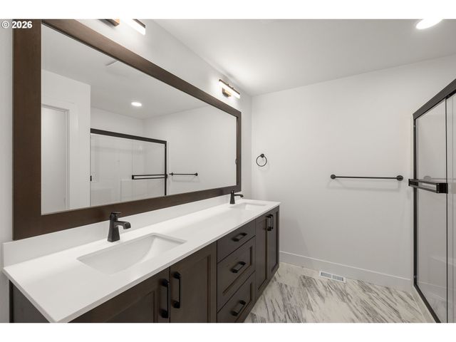 136 Randall St, Oregon City, OR 97045