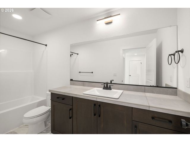 136 Randall St, Oregon City, OR 97045