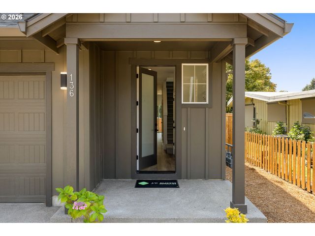 136 Randall St, Oregon City, OR 97045