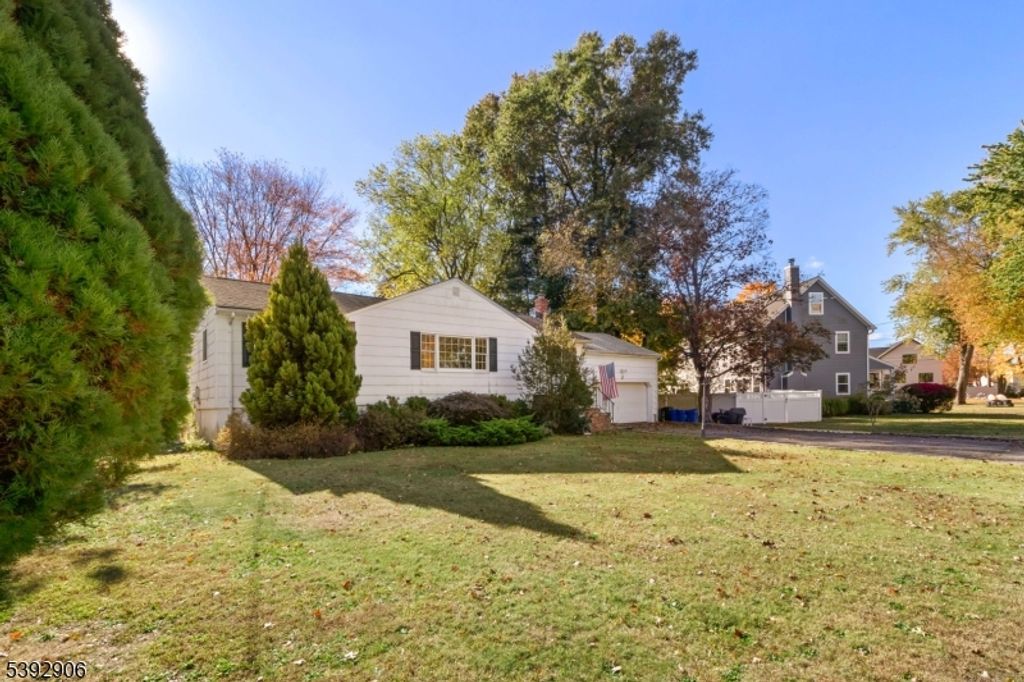4 Carl Dr, Fairfield Twp., NJ 07004