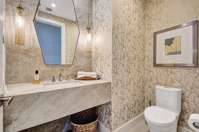 2718 NE 17th Street, Fort Lauderdale, FL 33305