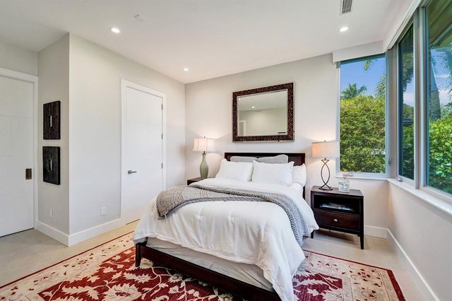 2718 NE 17th Street, Fort Lauderdale, FL 33305