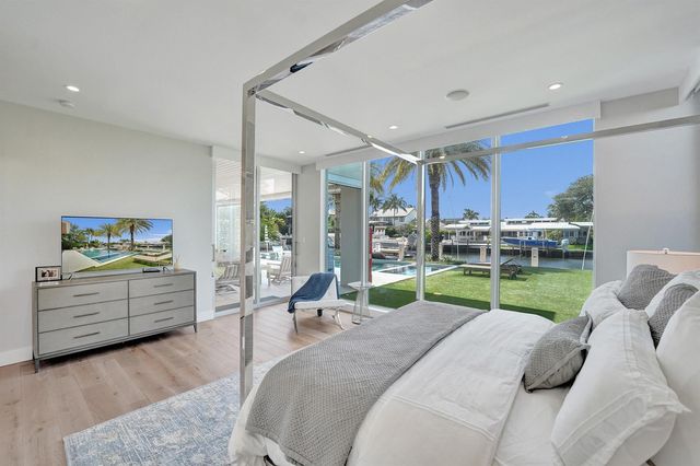 2718 NE 17th Street, Fort Lauderdale, FL 33305