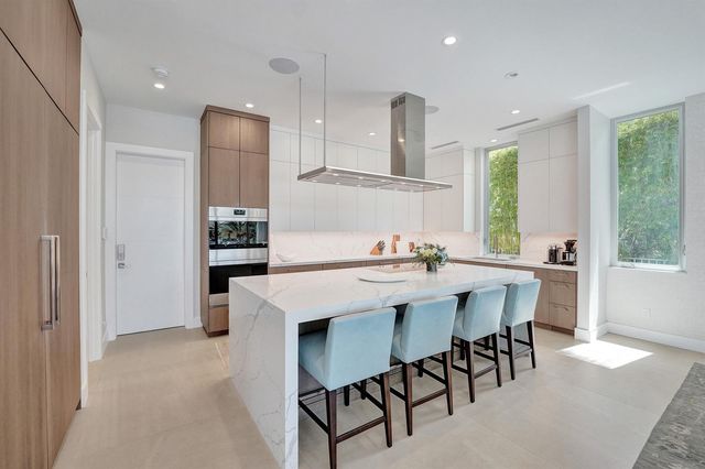 2718 NE 17th Street, Fort Lauderdale, FL 33305