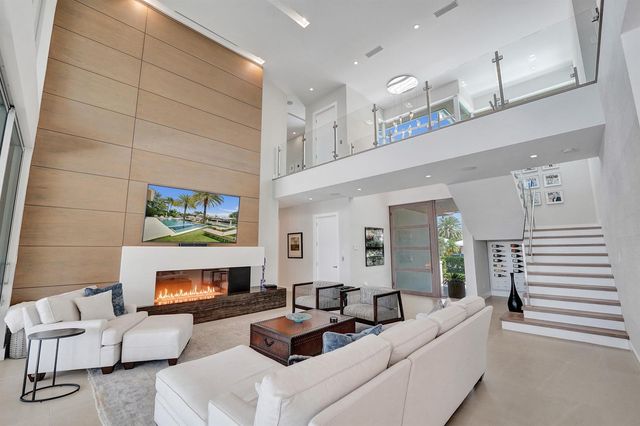 2718 NE 17th Street, Fort Lauderdale, FL 33305