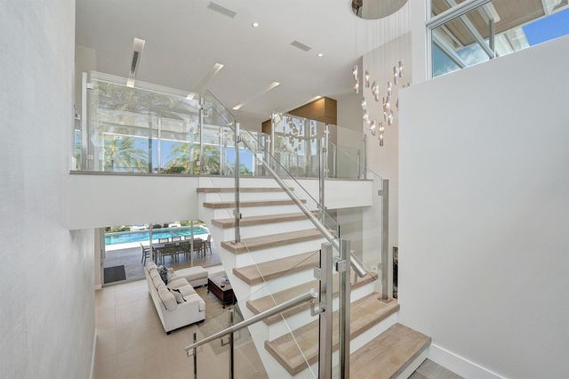 2718 NE 17th Street, Fort Lauderdale, FL 33305