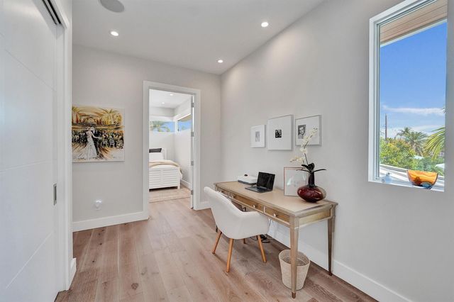 2718 NE 17th Street, Fort Lauderdale, FL 33305