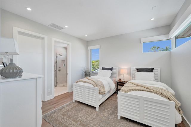 2718 NE 17th Street, Fort Lauderdale, FL 33305