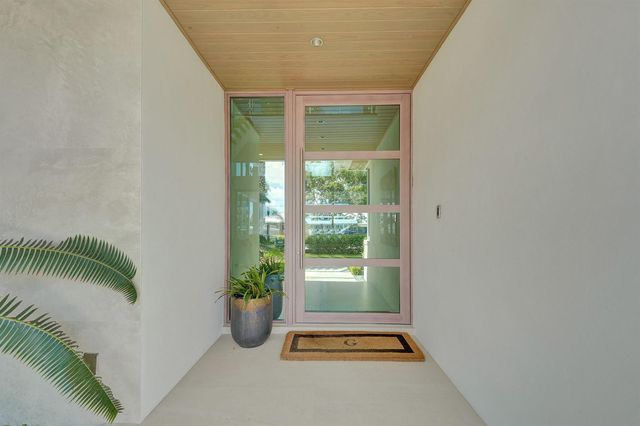 2718 NE 17th Street, Fort Lauderdale, FL 33305
