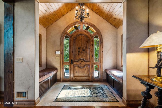 32310 Hummingbird Court, Running Springs, CA 92382