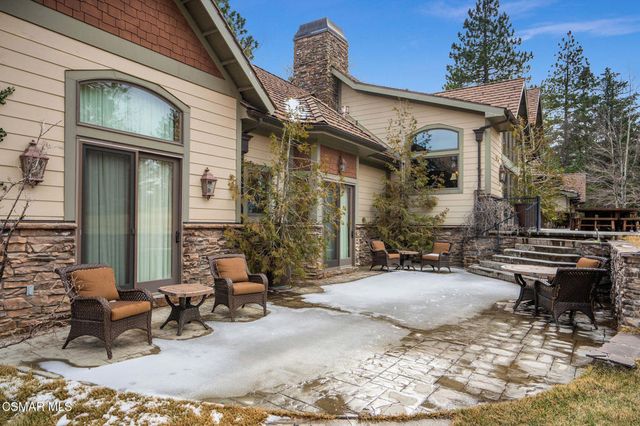 32310 Hummingbird Court, Running Springs, CA 92382