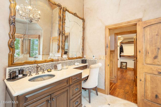 32310 Hummingbird Court, Running Springs, CA 92382