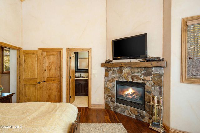 32310 Hummingbird Court, Running Springs, CA 92382