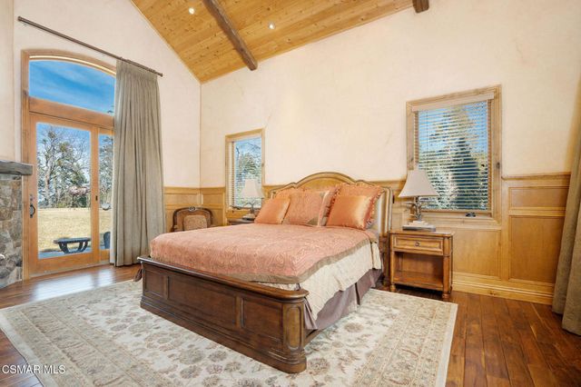 32310 Hummingbird Court, Running Springs, CA 92382