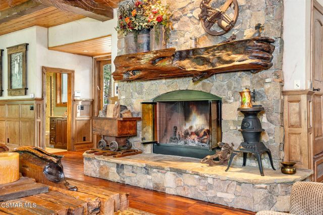 32310 Hummingbird Court, Running Springs, CA 92382