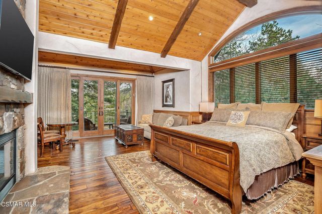 32310 Hummingbird Court, Running Springs, CA 92382