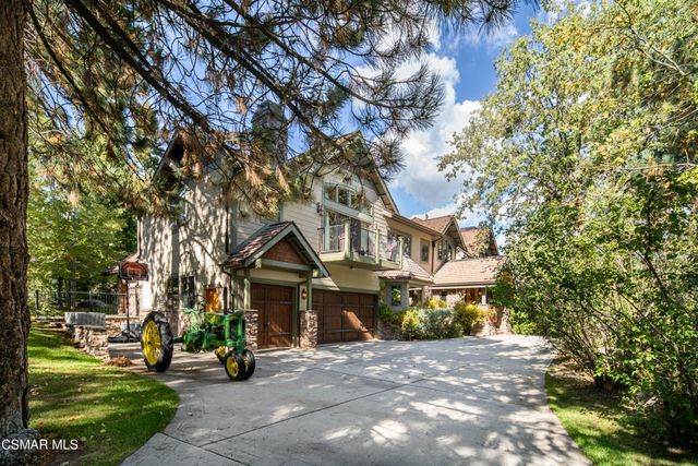 32310 Hummingbird Court, Running Springs, CA 92382