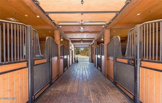 32310 Hummingbird Court, Running Springs, CA 92382